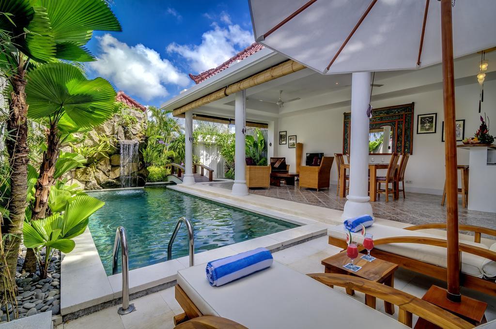 Hevea Villas Seminyak Rum bild